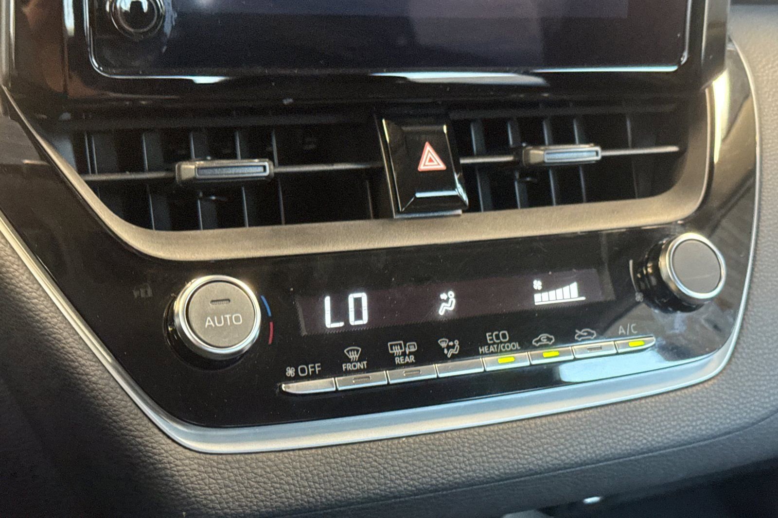 Used 2024 Toyota Corolla LE w/ LE Convenience Package FWD image 26