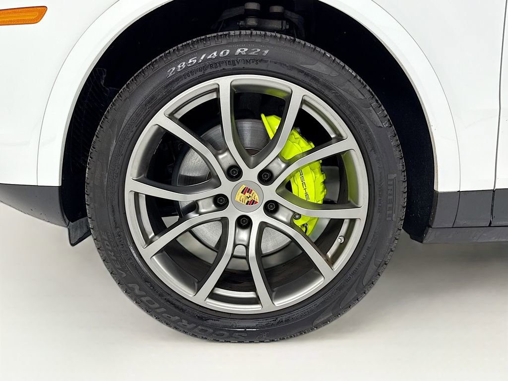 Certified 2023 Porsche Cayenne Platinum Edition w/ Premium Package Plus (PIA) image 33