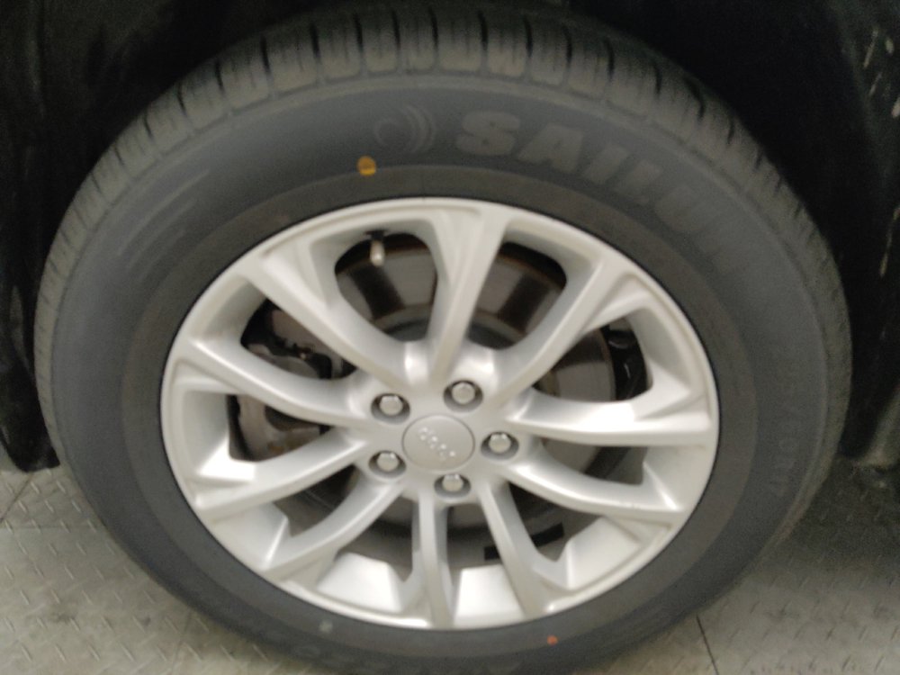 Used 2020 Jeep Cherokee Latitude FWD image 31