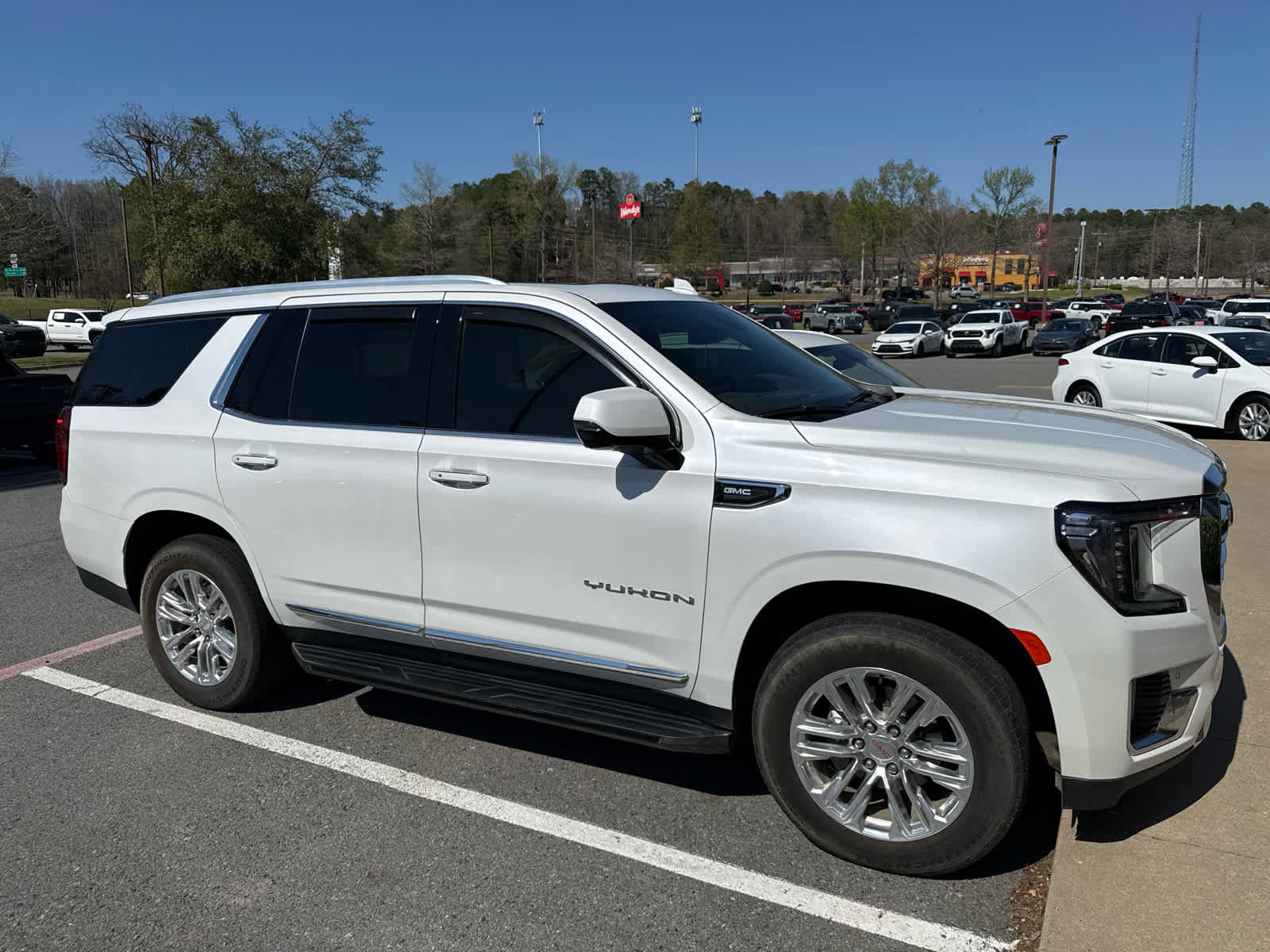 Used 2023 GMC Yukon SLT w/ SLT Premium Package image 10
