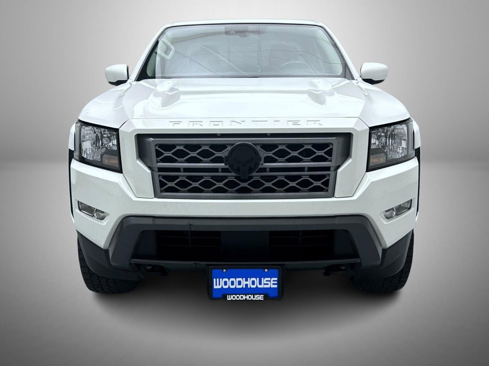 Used 2022 Nissan Frontier SV image 2