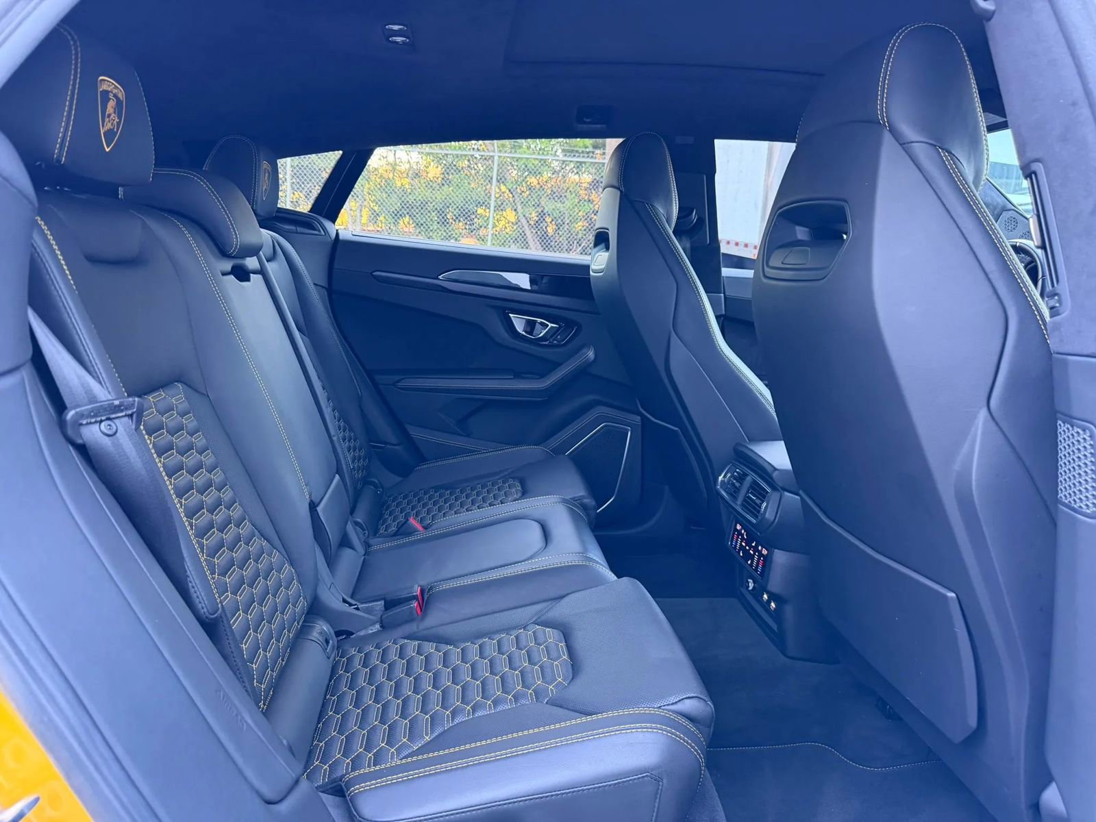 Used 2021 Lamborghini Urus AWD/4WD image 39