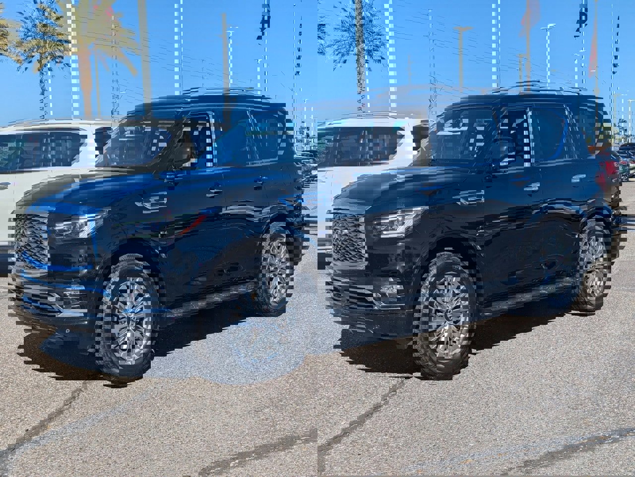 Used 2018 INFINITI QX80 Limited w/ All Season Package image 2