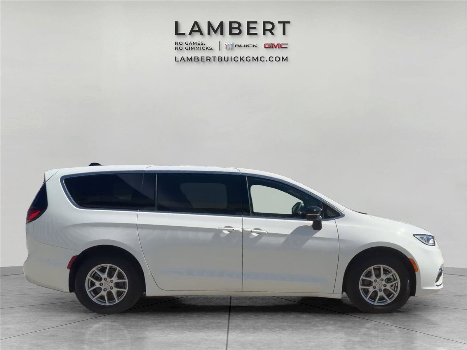 Used 2025 Chrysler Pacifica Select image 7