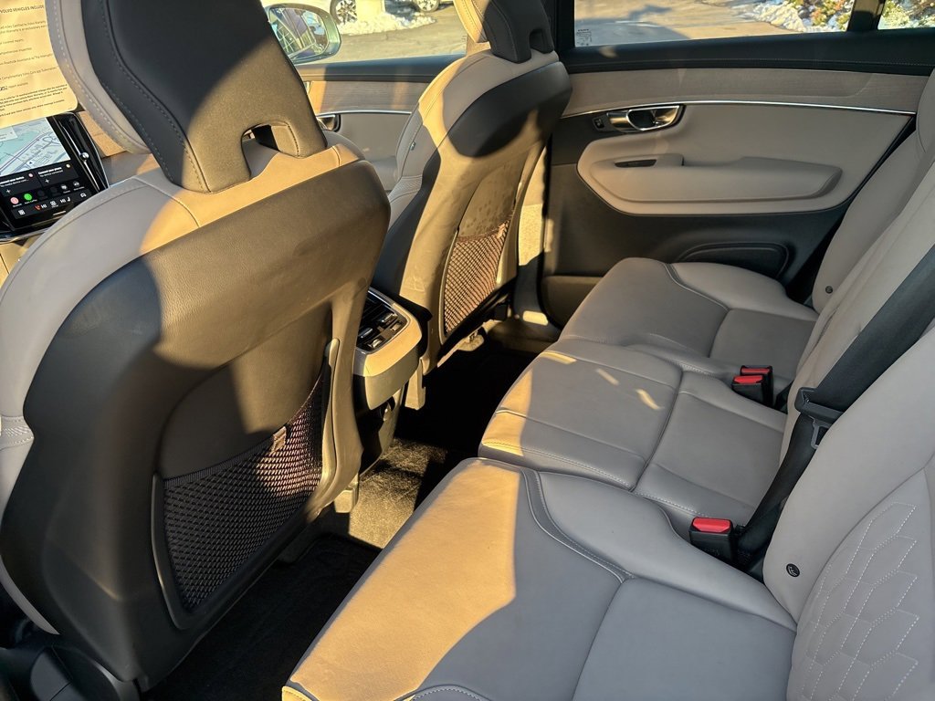 Certified 2025 Volvo XC90 B6 Plus image 38