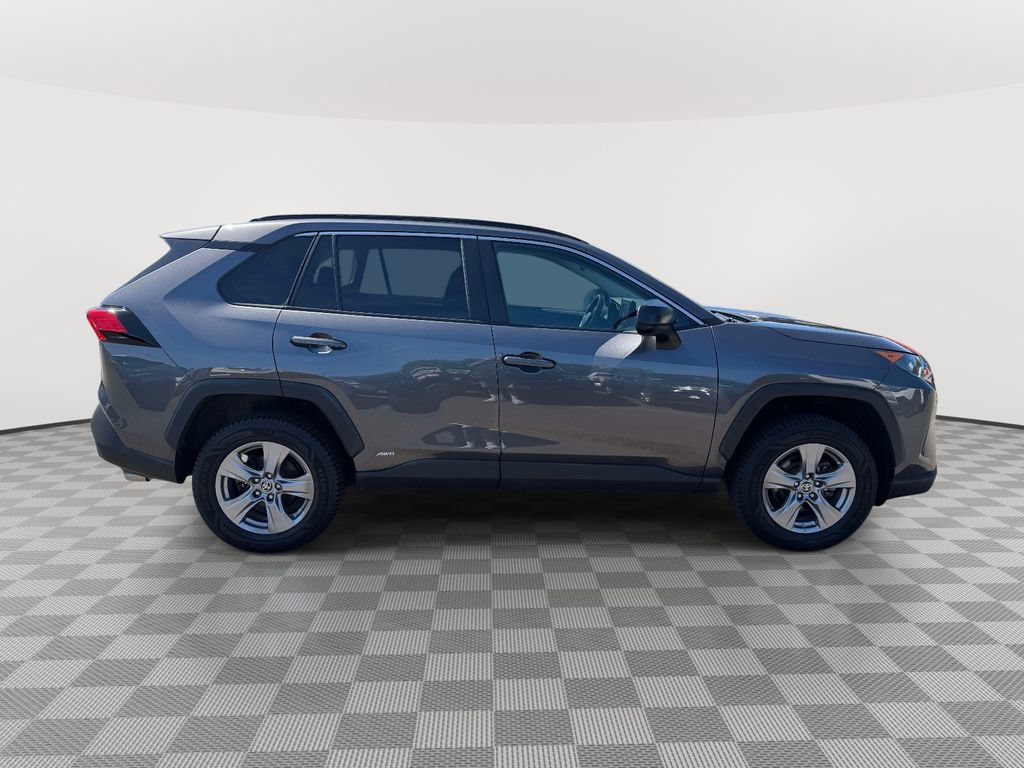 Used 2022 Toyota RAV4 LE AWD/4WD image 2