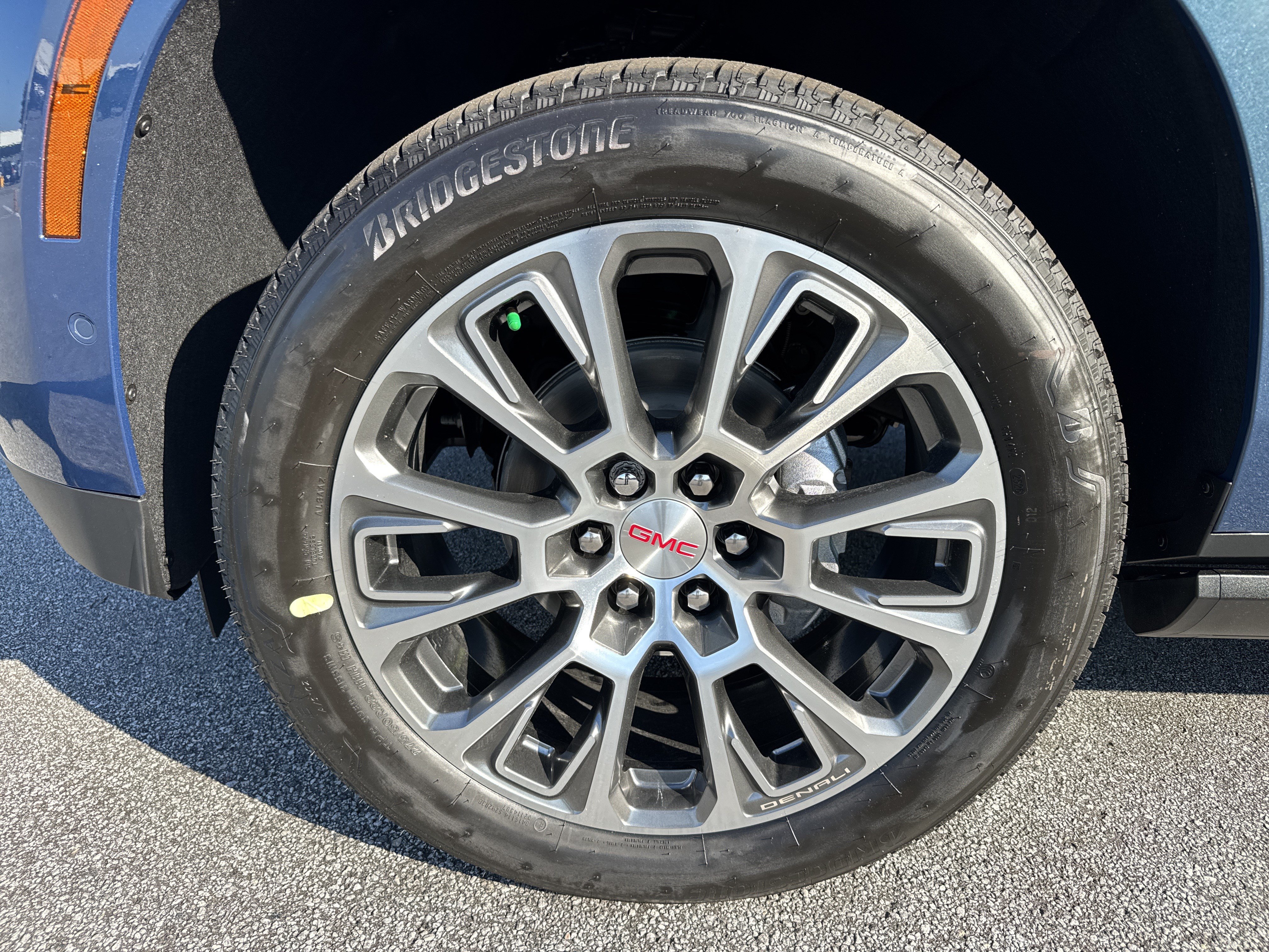 New 2026 GMC Yukon XL Denali w/ Denali Reserve Package RWD image 13