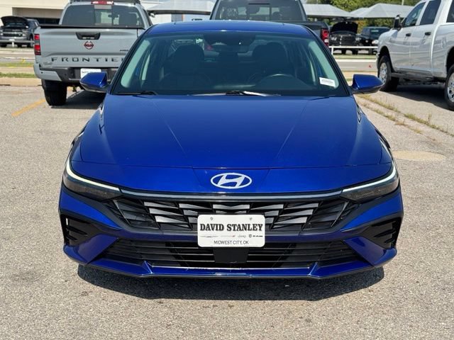 Used 2025 Hyundai Elantra Limited FWD image 2