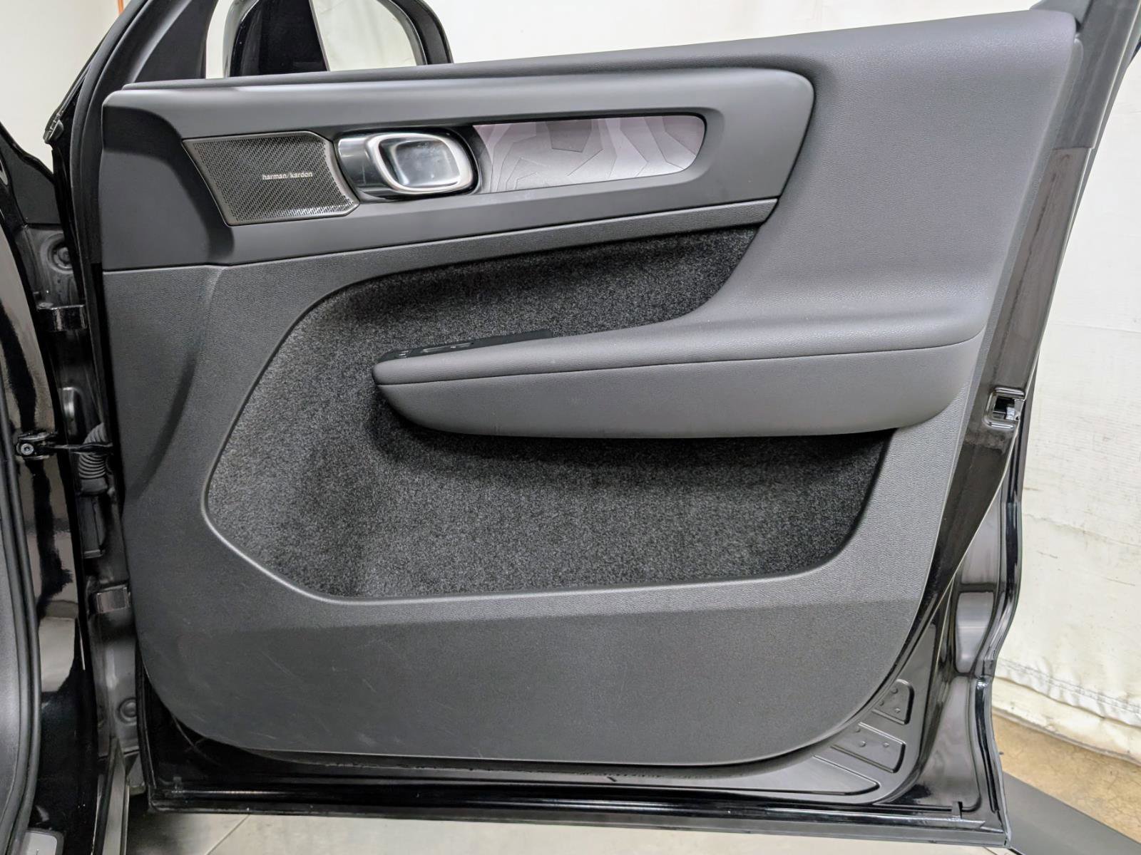 Used 2023 Volvo C40 P8 Recharge Ultimate AWD/4WD image 23