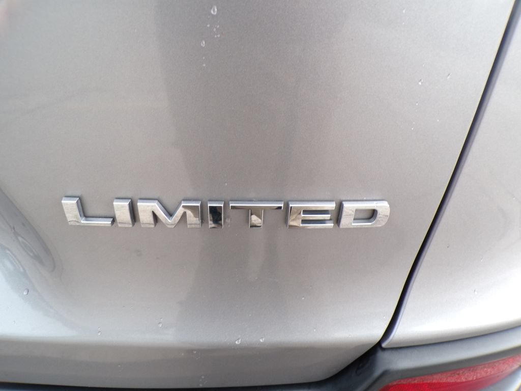 Used 2019 Jeep Cherokee Limited AWD/4WD image 16