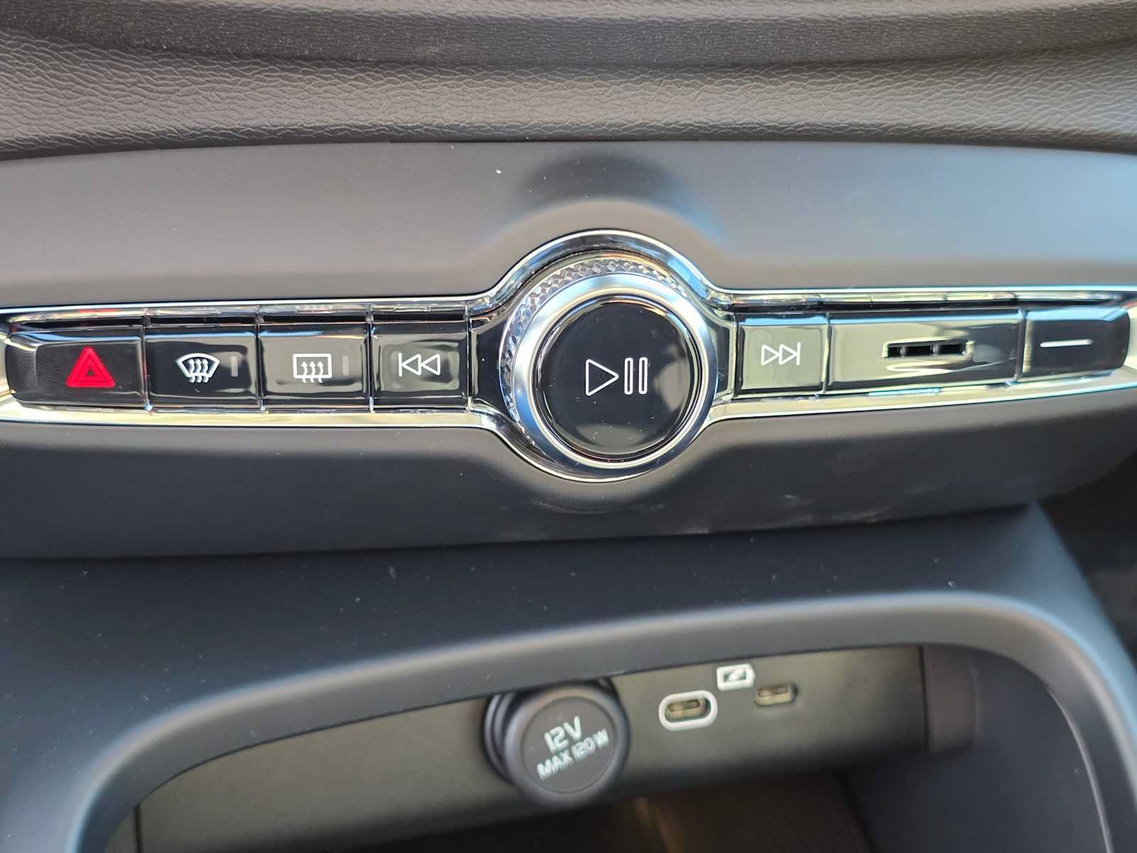 New 2026 Volvo XC40 B5 Plus w/ Protection Package Premier AWD/4WD image 37