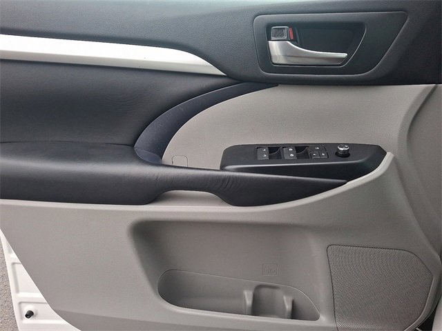 Used 2019 Toyota Highlander XLE image 22