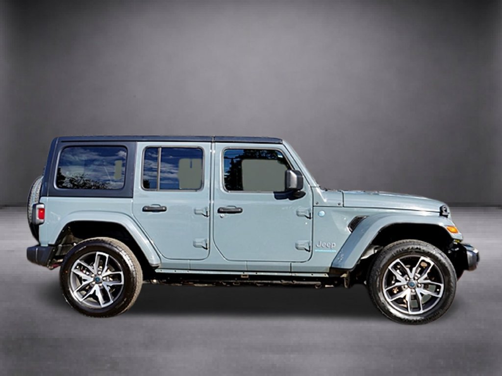 Used 2024 Jeep Wrangler Unlimited AWD/4WD image 3