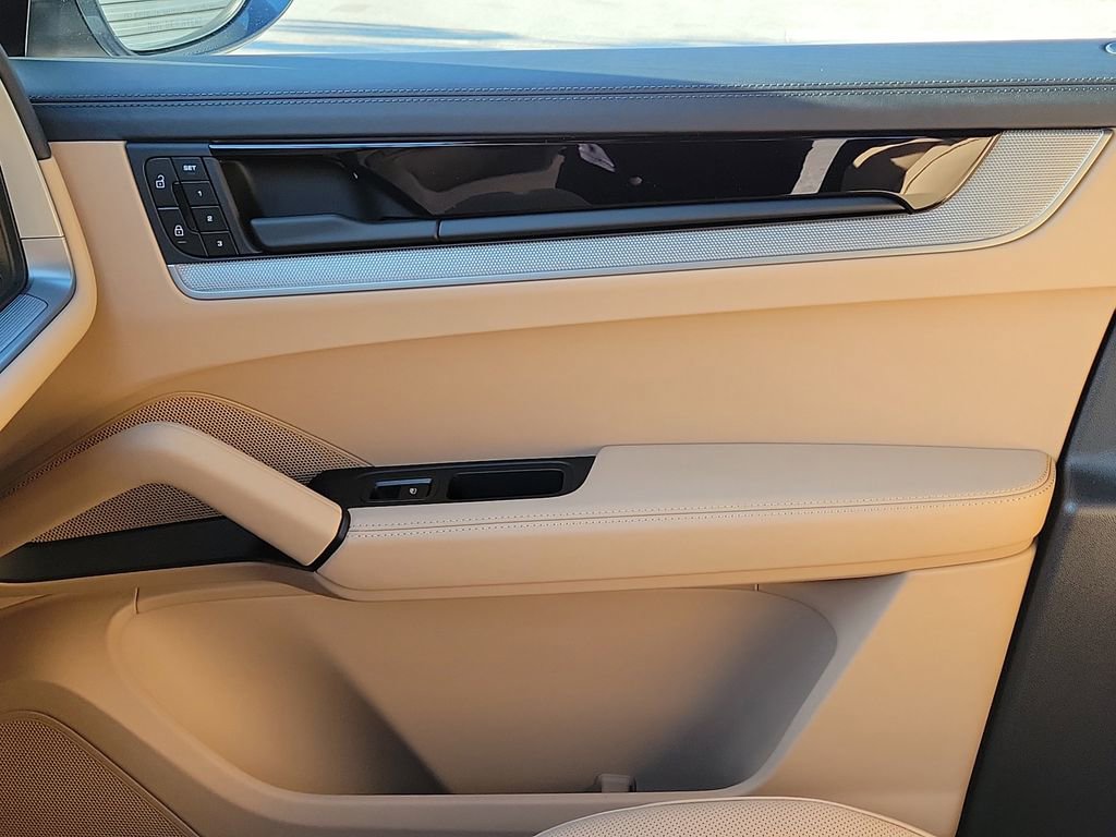 New 2026 Porsche Cayenne Coupe image 23
