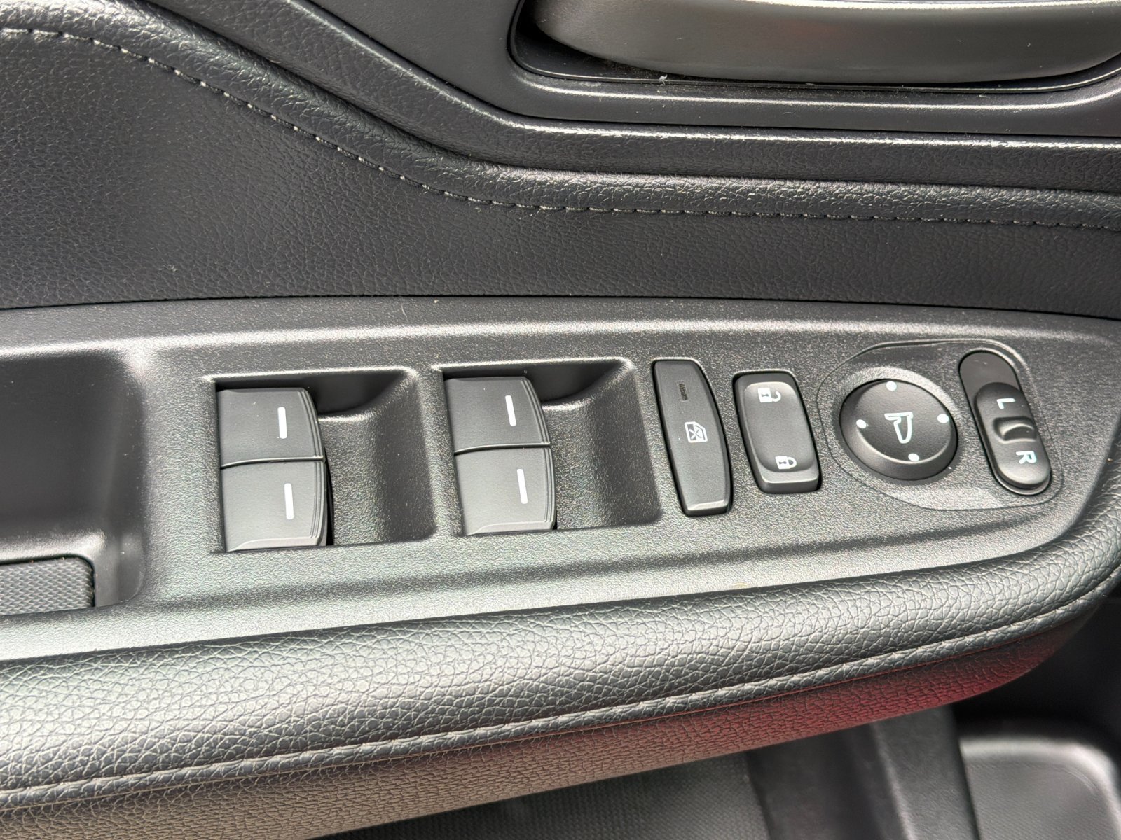 Used 2025 Honda Odyssey Sport-L image 11
