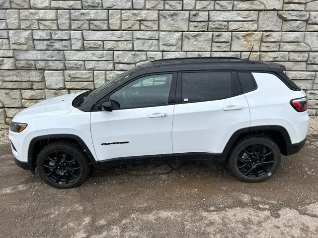 Certified 2023 Jeep Compass Altitude w/ Convenience Group image 3