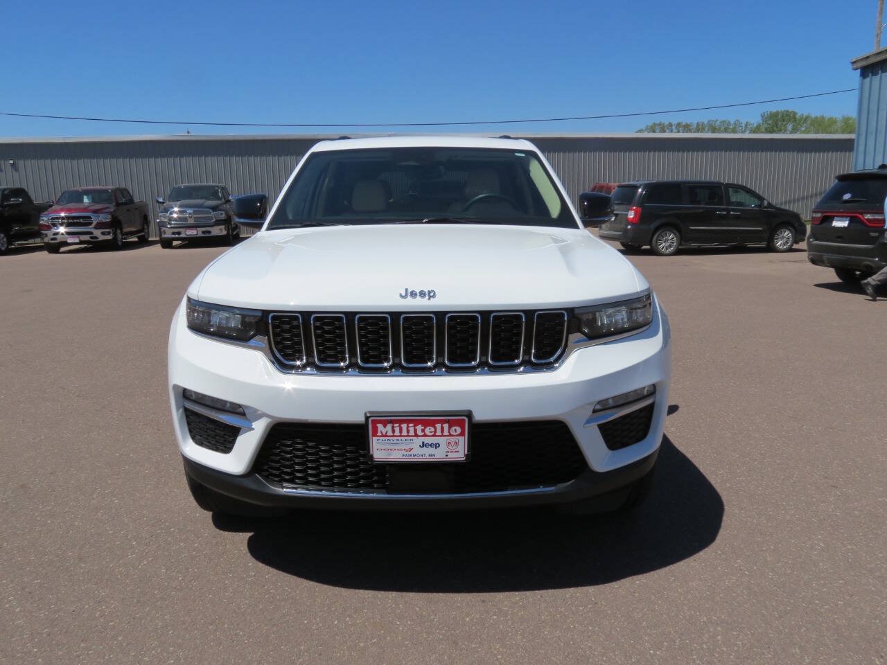 Used 2022 Jeep Grand Cherokee Limited AWD/4WD image 3