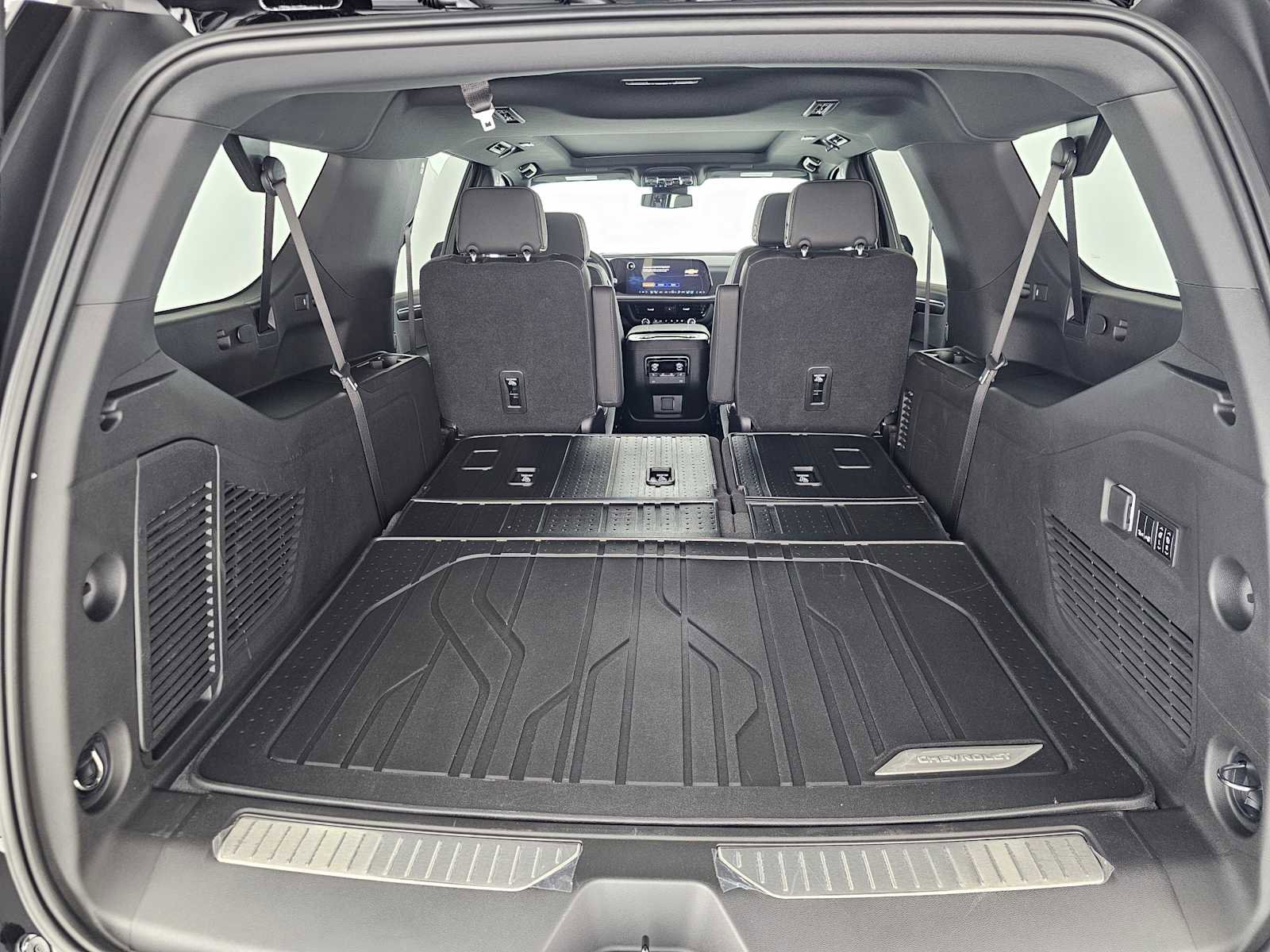 New 2026 Chevrolet Suburban Premier w/ Sun And Tow Package AWD/4WD image 16