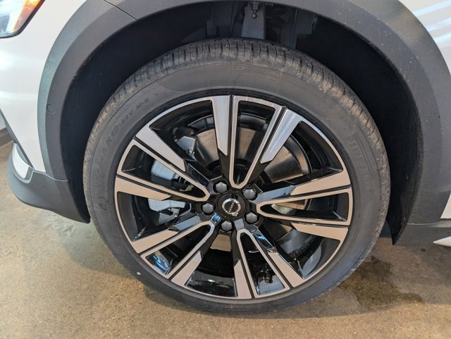 New 2026 Volvo V60 B5 Cross Country Ultra w/ Protection Package Premier image 7