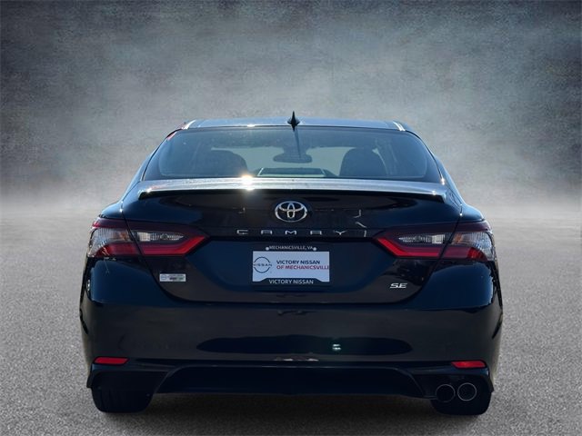 Used 2022 Toyota Camry SE image 3