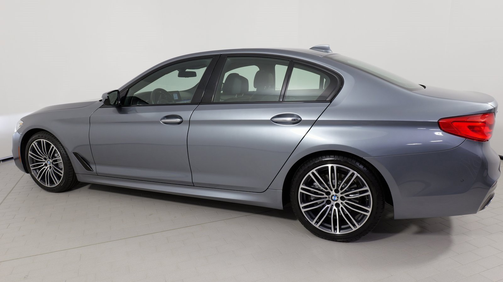 Used 2018 BMW 530i xDrive w/ M Sport Package image 34