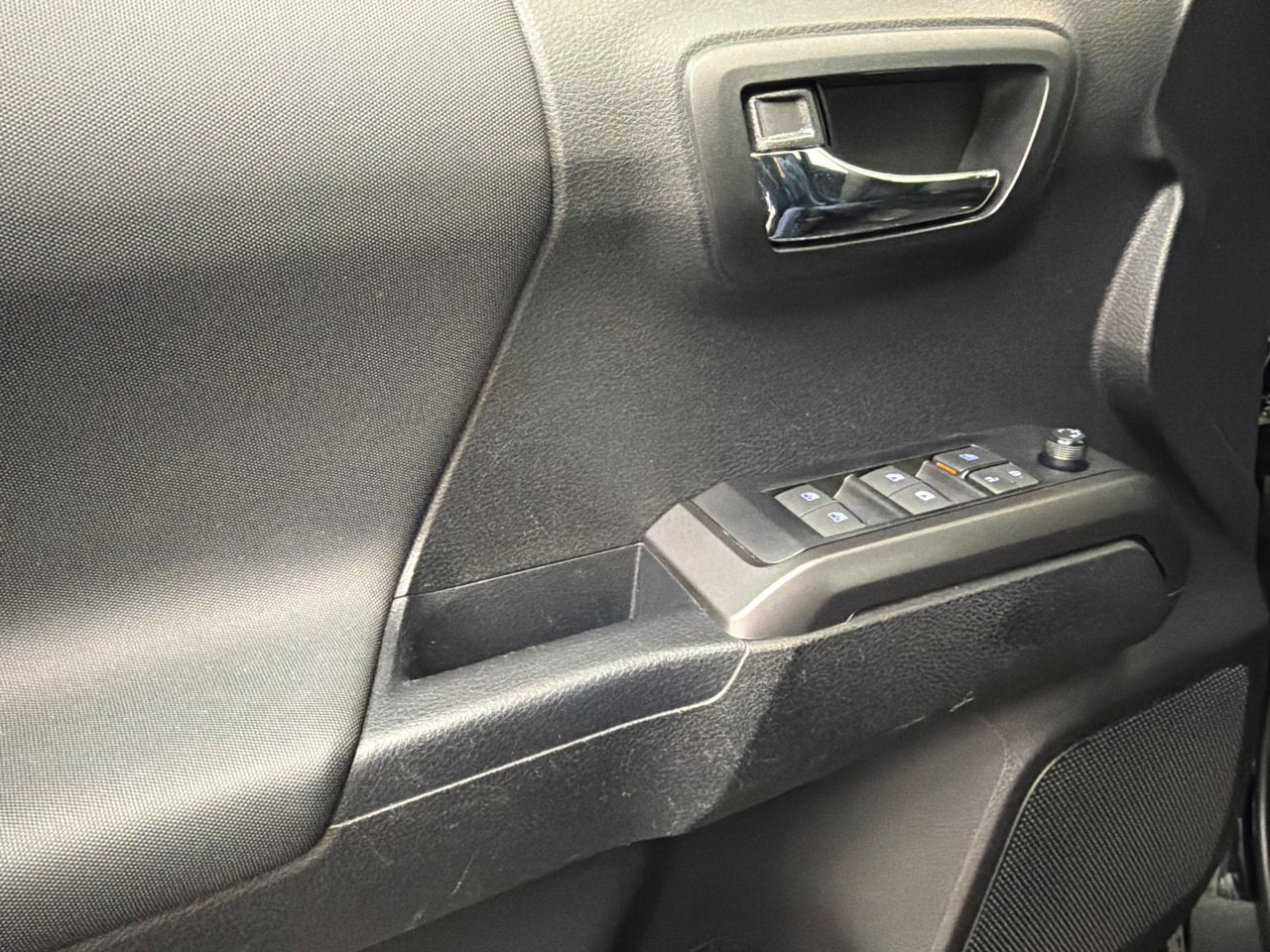 Used 2022 Toyota Tacoma TRD Off-Road image 33