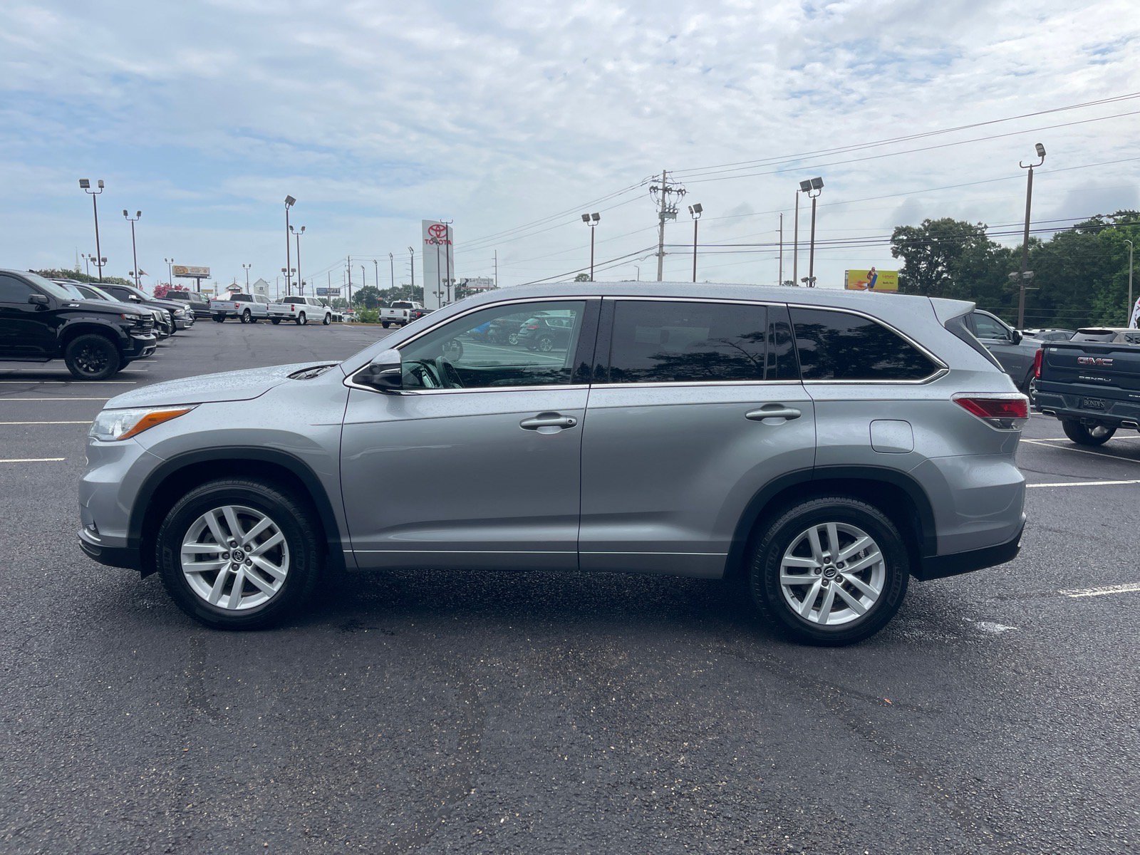 Used 2016 Toyota Highlander LE FWD image 13