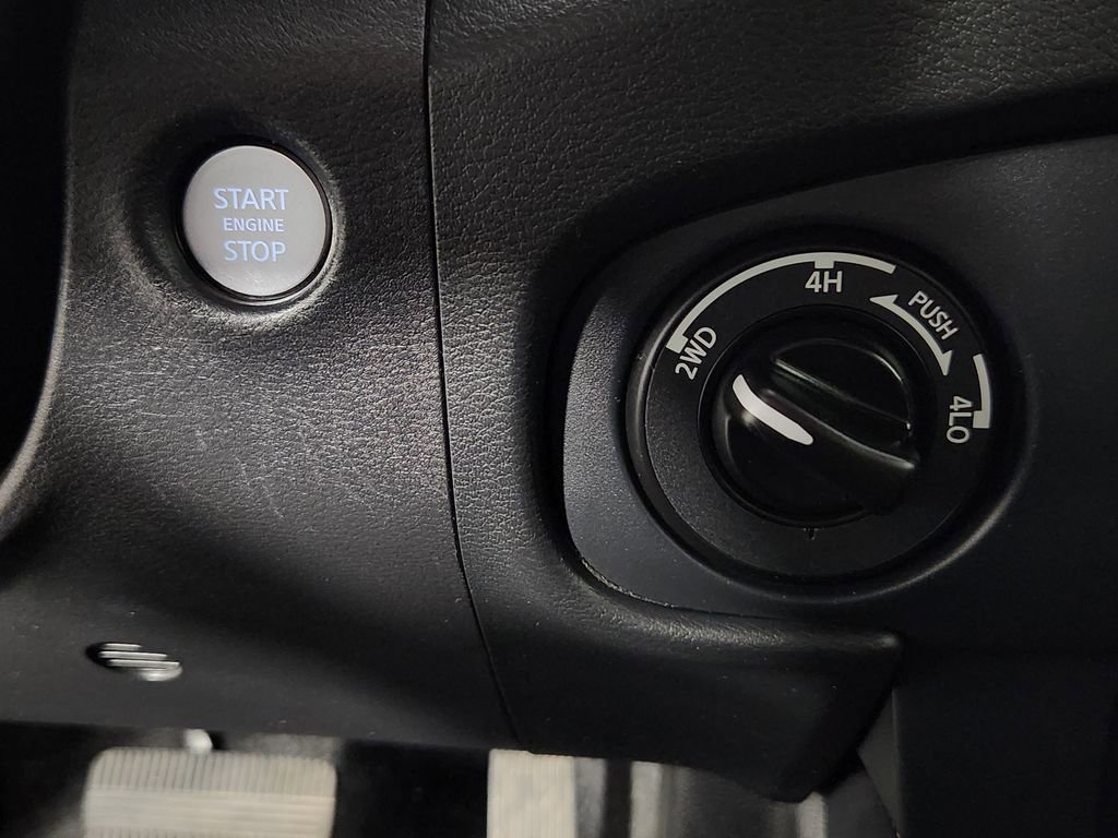 Used 2022 Nissan Frontier PRO-4X AWD/4WD image 21