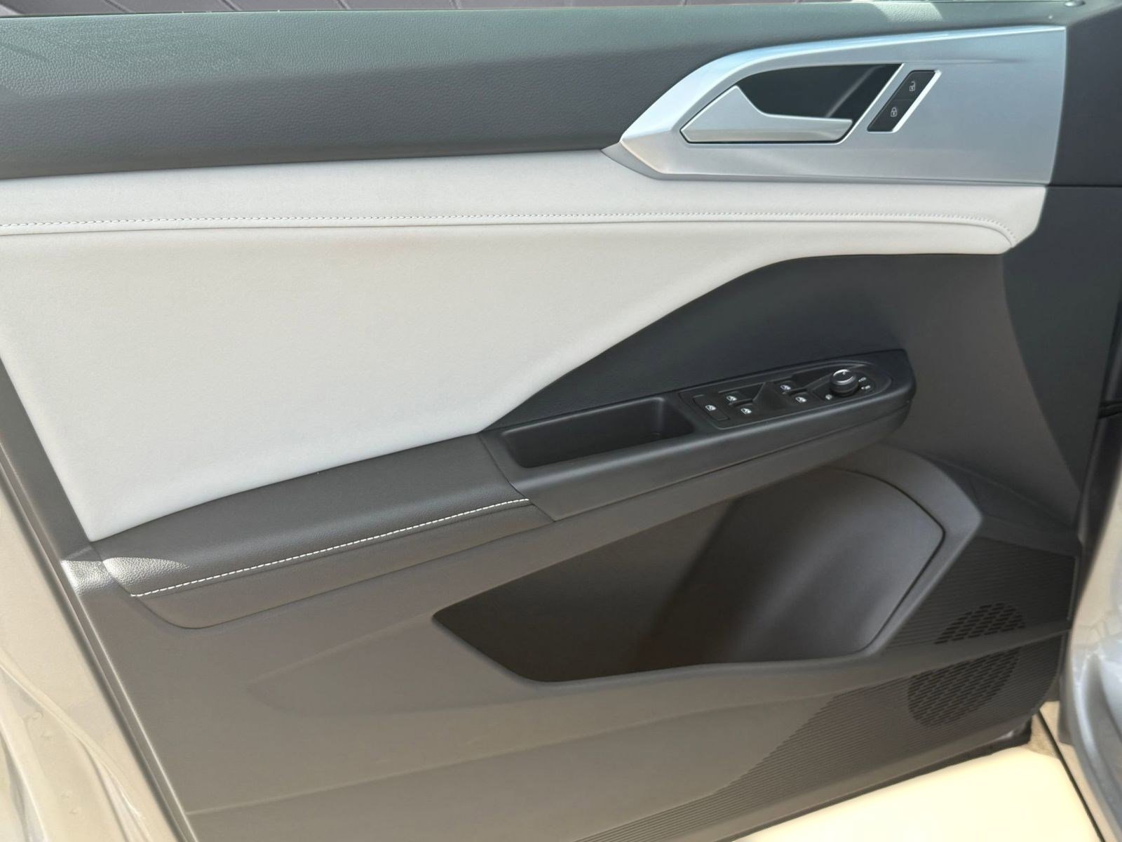 New 2026 Volkswagen Taos SE image 11