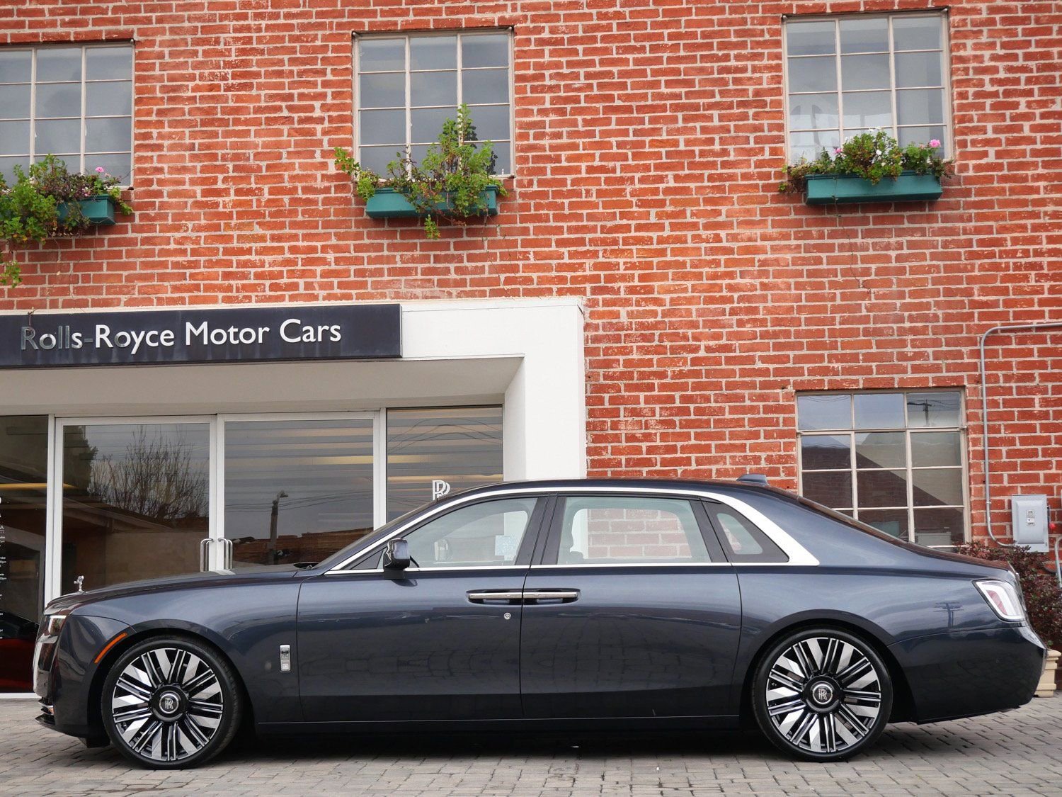 New 2026 Rolls-Royce Ghost Extended Wheelbase image 3
