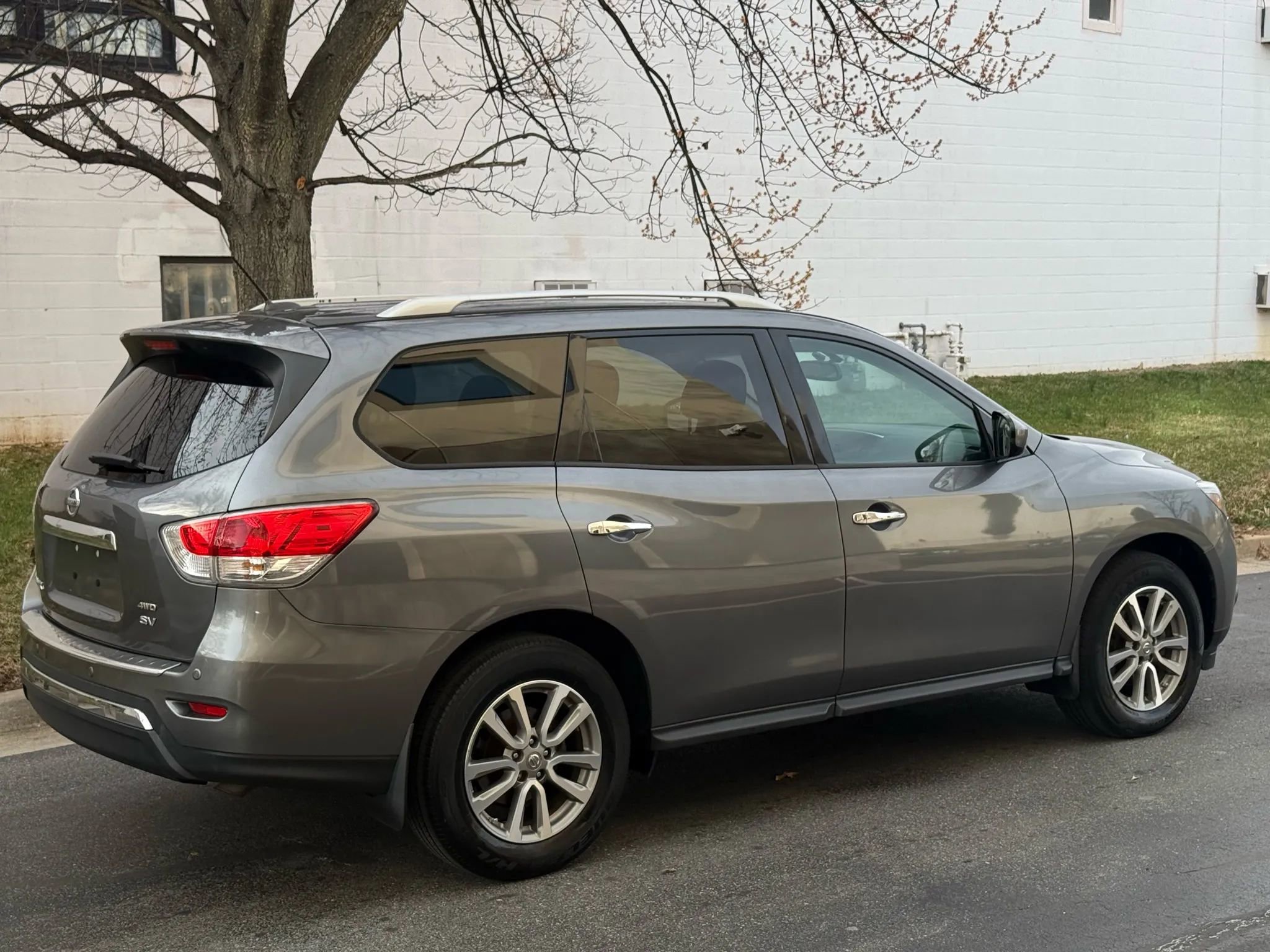 Used 2016 Nissan Pathfinder SV image 6