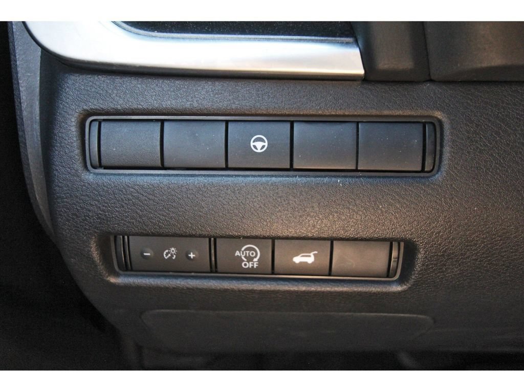 Used 2024 Nissan Rogue SV w/ SV Premium Package FWD image 22
