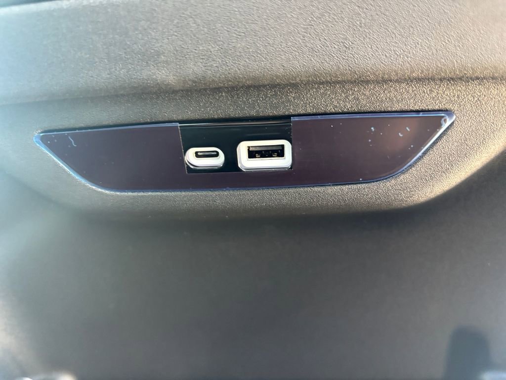 Used 2025 Chrysler Pacifica Limited FWD image 25