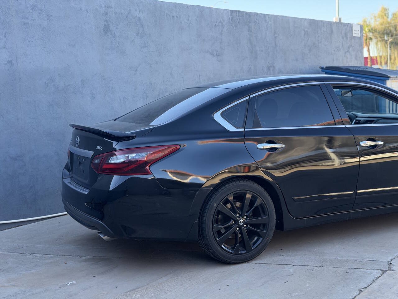 Used 2017 Nissan Altima 2.5 SR w/ Midnight Edition Package FWD image 5