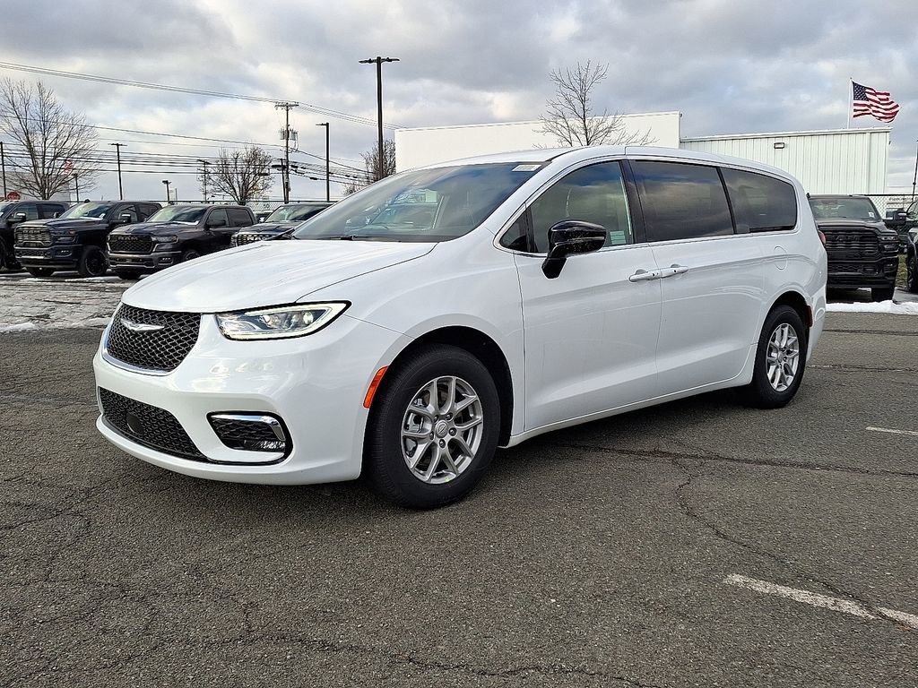 New 2026 Chrysler Pacifica Select image 5