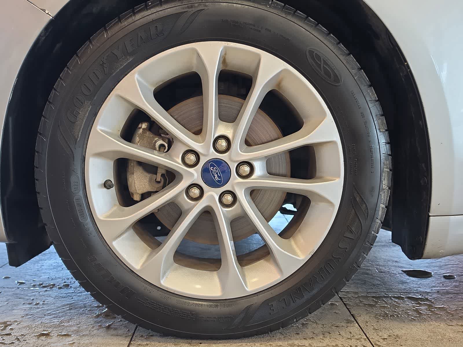 Used 2020 Ford Fusion SE FWD image 13