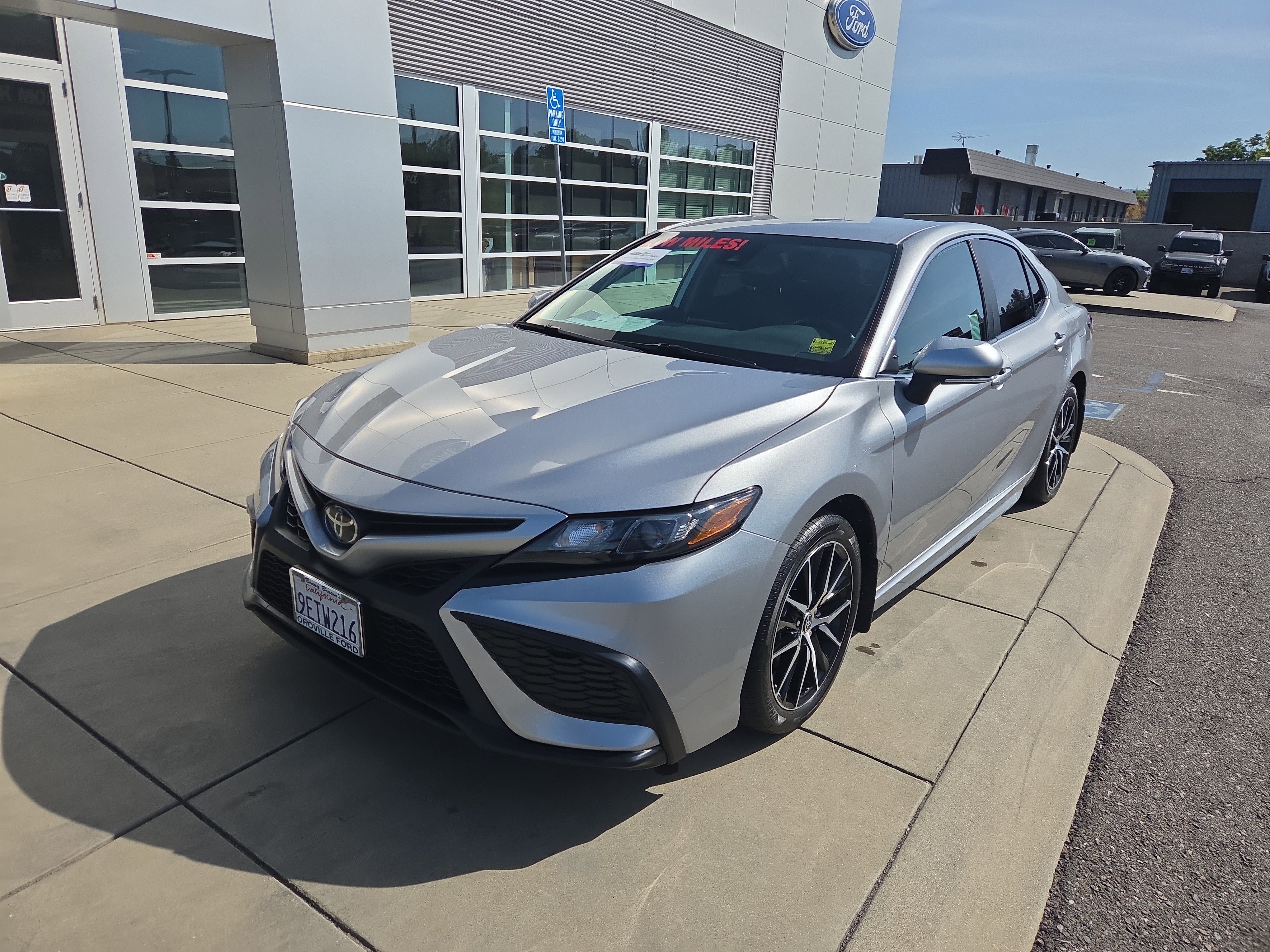 Used 2023 Toyota Camry SE w/ Convenience Package FWD image 1