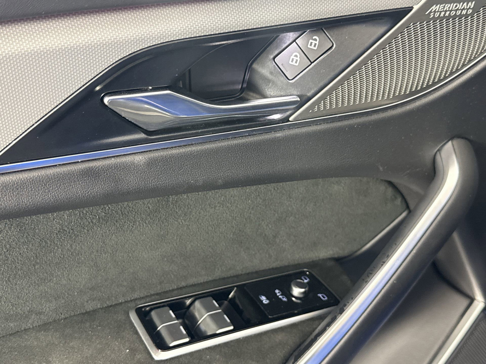 Used 2021 Jaguar F-PACE SVR image 13