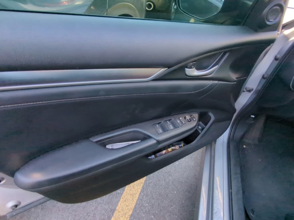 Used 2018 Honda Civic Touring image 8