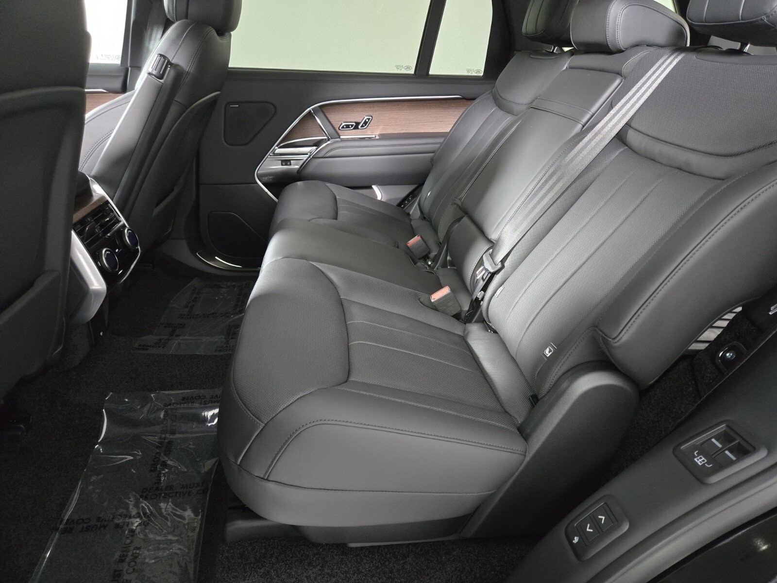 New 2025 Land Rover Range Rover Long Wheelbase SE image 5