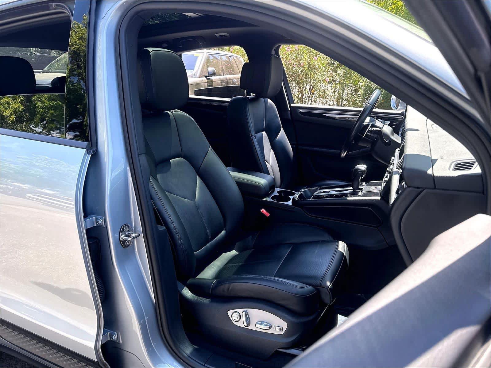 Used 2023 Porsche Macan AWD/4WD image 7