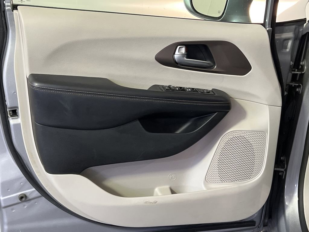 Used 2019 Chrysler Pacifica Touring Plus image 16