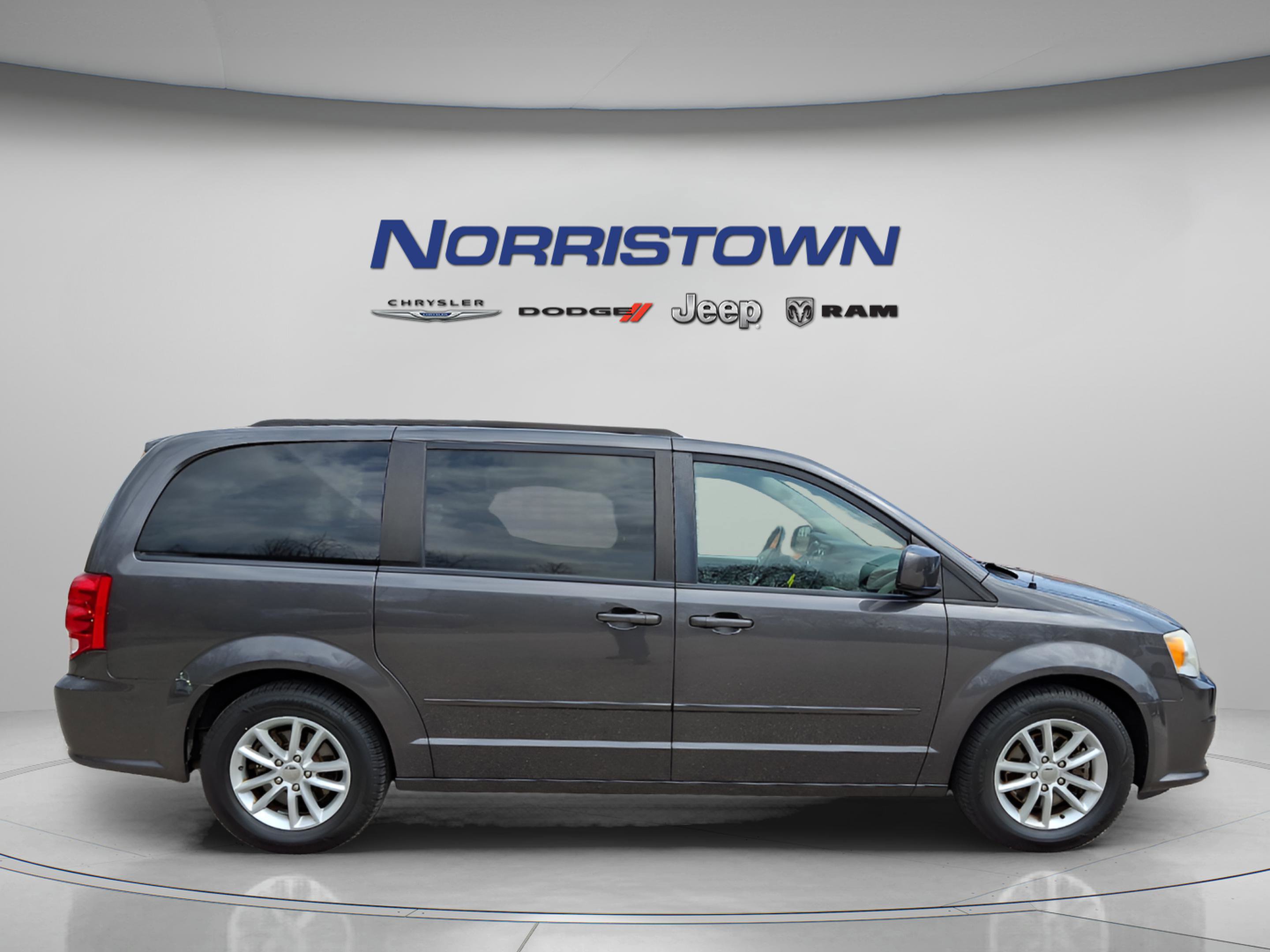 Used 2015 Dodge Grand Caravan SXT w/ UConnect Hands-Free Group image 7