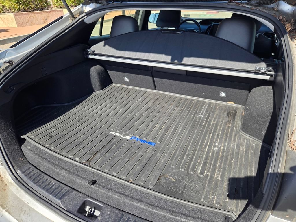 Used 2018 Toyota Prius Prime Advanced FWD image 32