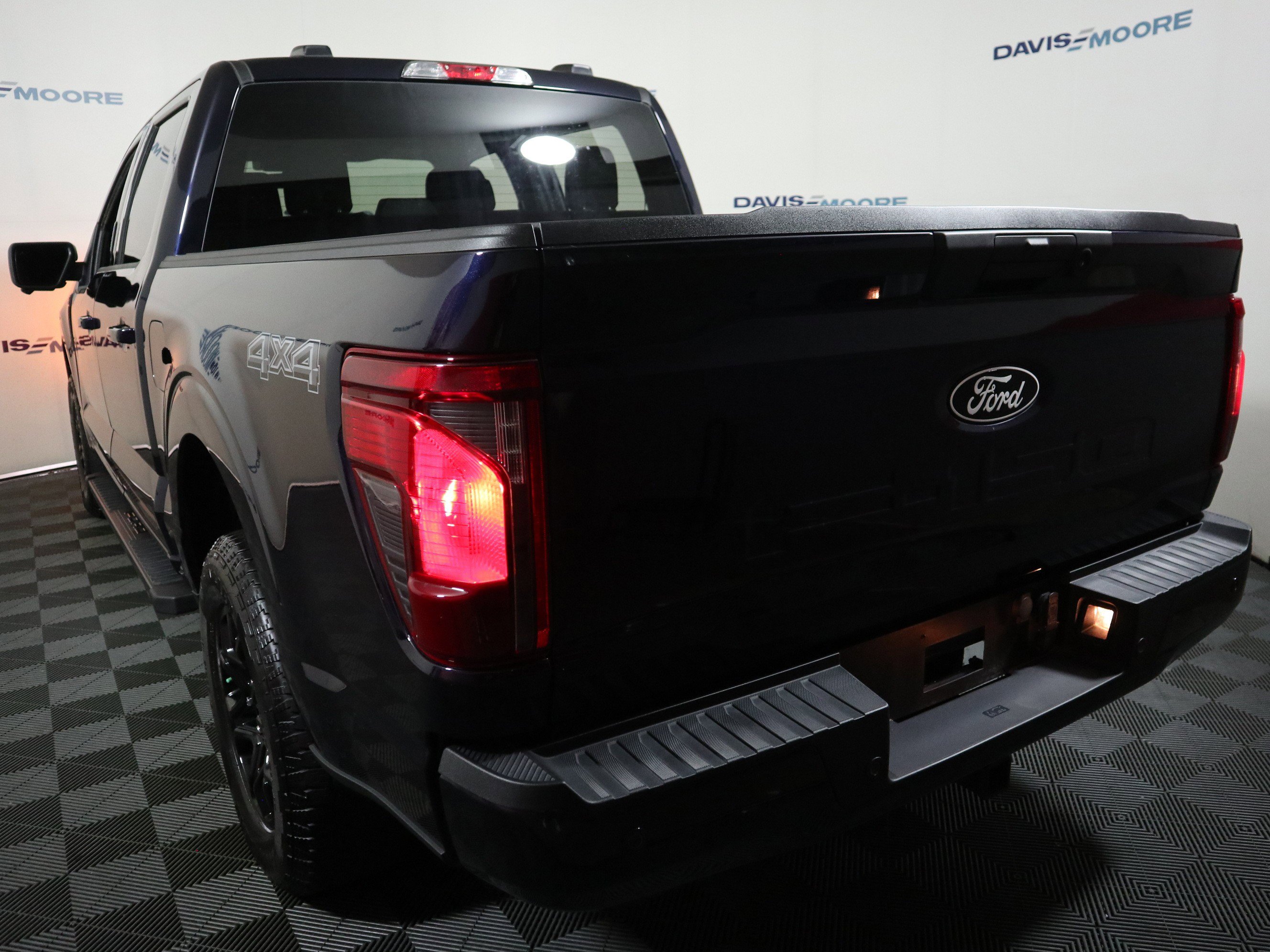 Used 2024 Ford F150 XLT w/ XLT Black Appearance Package image 9