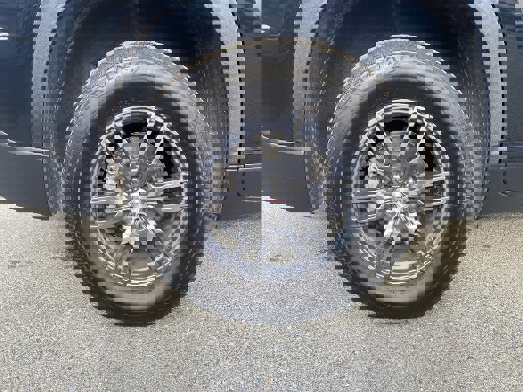 Used 2025 GMC Acadia Elevation image 7