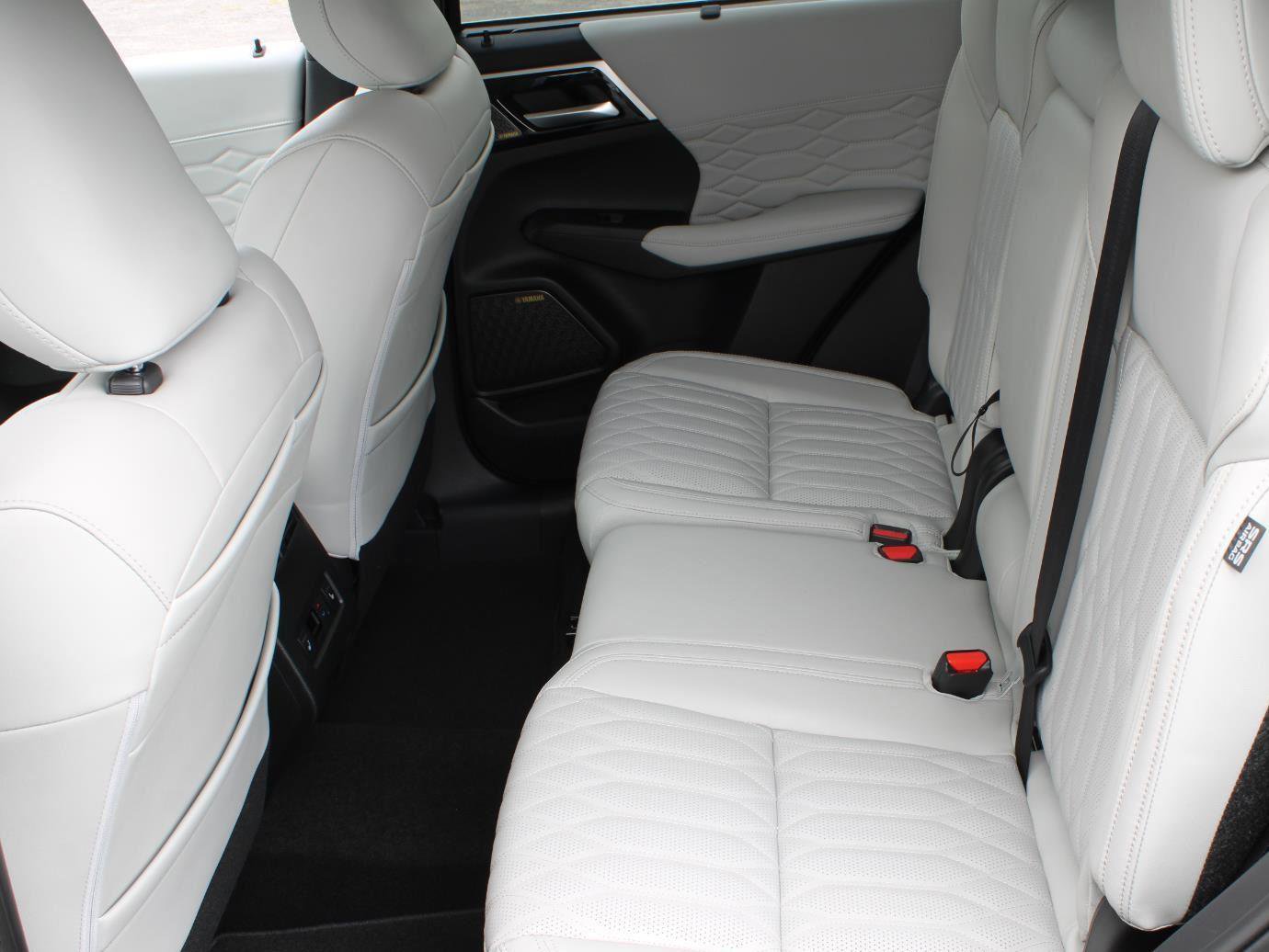 New 2025 Mitsubishi Outlander Platinum Edition image 20