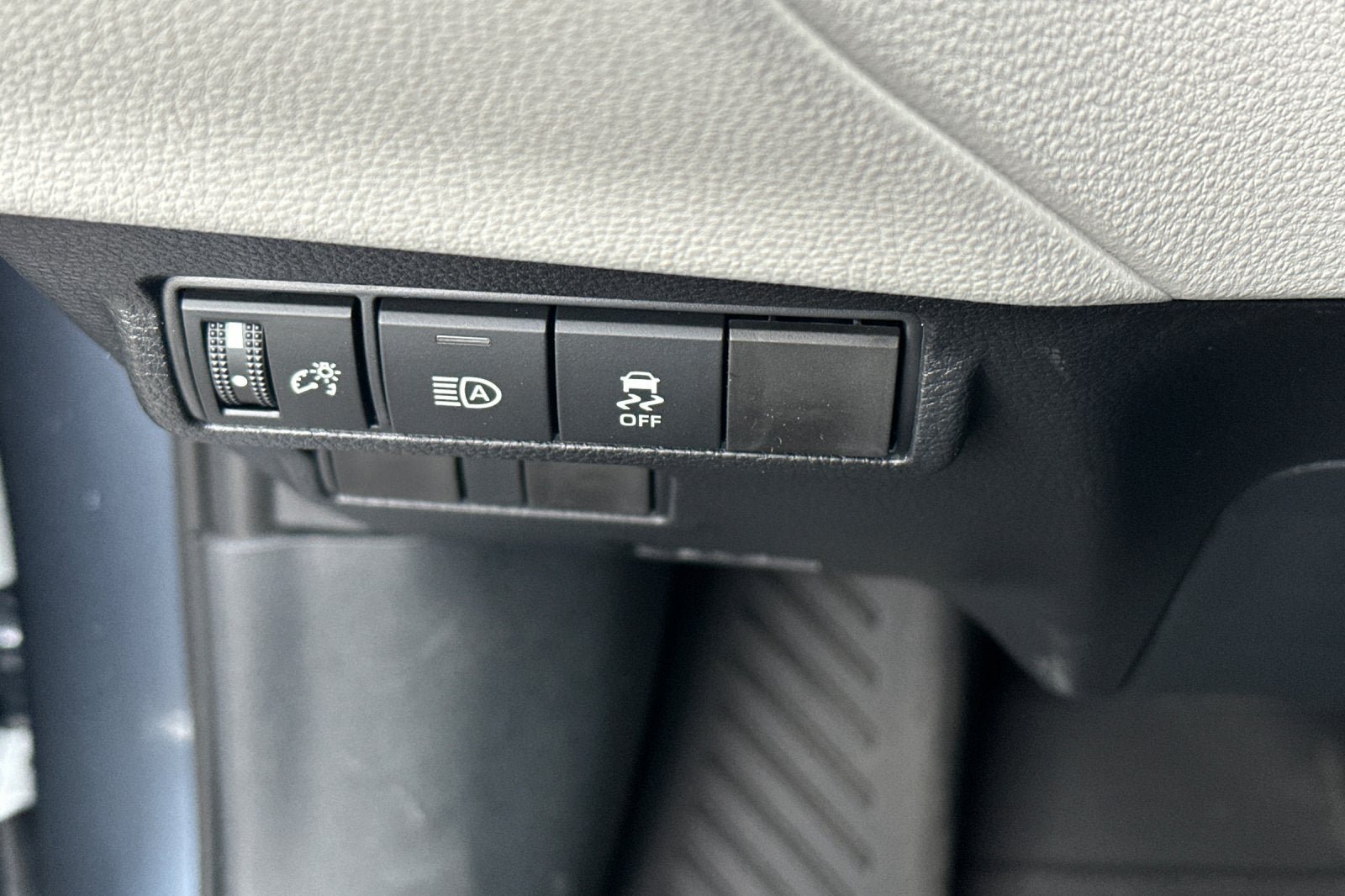 New 2026 Toyota Corolla Cross LE FWD image 30