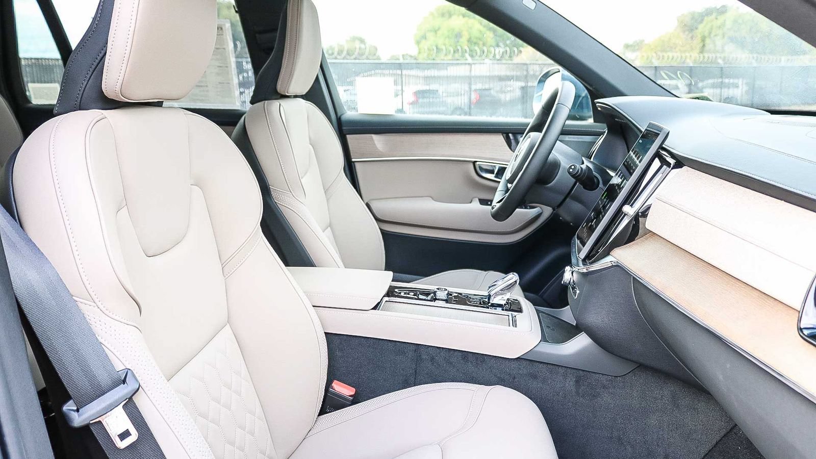 New 2026 Volvo XC90 T8 Plus AWD/4WD image 17