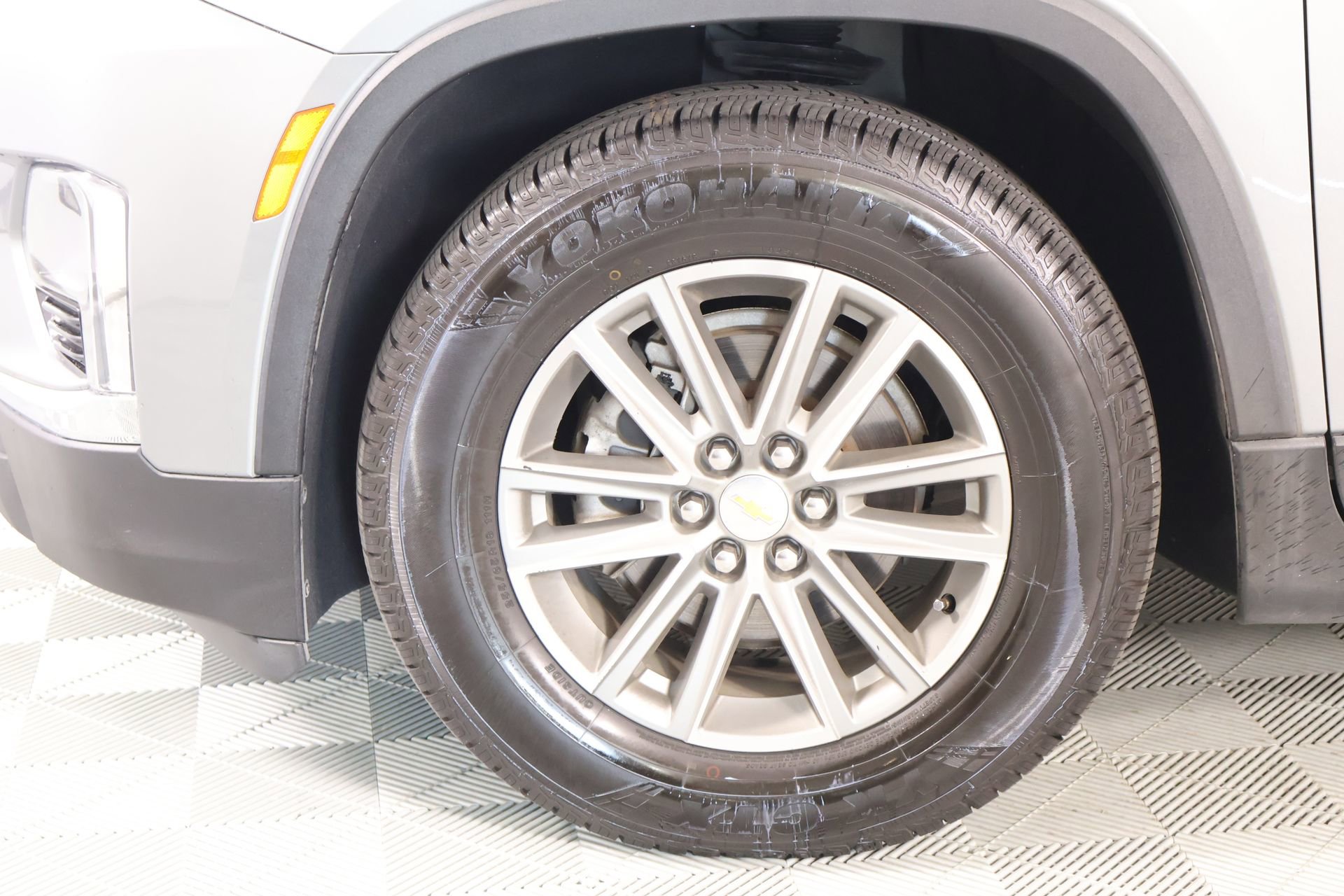 Used 2023 Chevrolet Traverse LT w/ LPO, Cargo Package AWD/4WD image 18